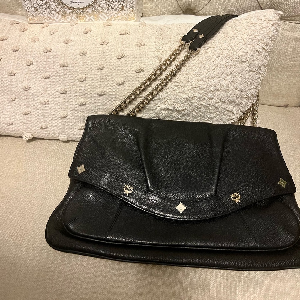 MCM with Kiss Lock Black Leather with Gold Chain Shoulder Bag